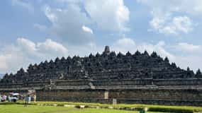 Yogyakarta: Borobudur Sunrise & Prambanan guarantee climb up