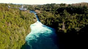 Taupo: przelot helikopterem nad wodospadem Huka