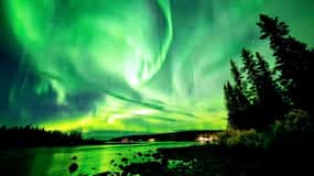 Kiruna: Northern Lights Snowmobile Tour with Dinner