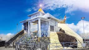Sacred Sunrise Adventure: Adam’s Peak Day Tour
