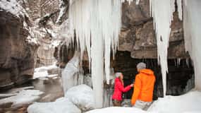 From Jasper: Maligne Canyon Guided Ice Walking Tour