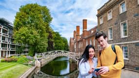 Cambridge: City Walking Tour & Exploration Game