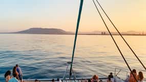 Malaga: Katamaran-Segelausflug mit Sonnenuntergangsoption