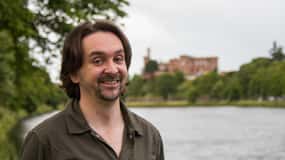 Inverness: Comedy Walking Tour with Local Comedian