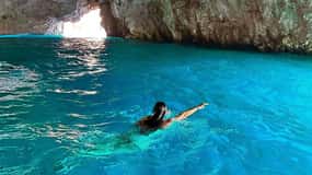 Von Kotor aus: Tagestour mit dem Boot zur Blauen Höhle und zur Bucht von Kotor