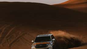 Da Doha: Safari notturno nel deserto con osservazione delle stelle e giro in cammello