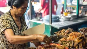 Ubud: Wycieczka kulinarna Gianyar Night Market z ponad 17 degustacjami