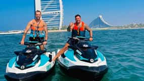 JETSKI/visita la hermosa arquitectura del emirato con fotos y vídeos.
