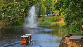 Riga : tour en bateau à travers 19 ponts avec audioguide