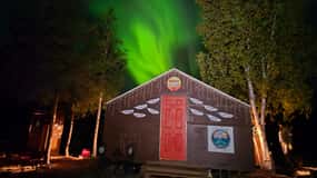 De Yellowknife: Excursão à Aurora Boreal com base em uma cabana aconchegante