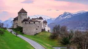 Entdecke 4 Länder an einem Tag: Liechtenstein, Österreich und Deutschland