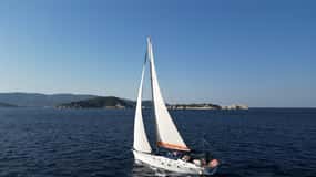 Excursión de un día con Diamanti Sailing Skiathos, almuerzo incluido.