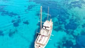 From Paros : Antiparos and Despotiko Full Day Cruise