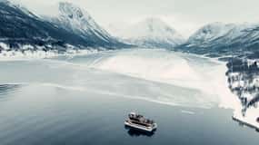 Tromsö: Arktisk fjordkryssning med stopp på land vid fiskhyllor