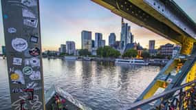 Frankfurt: Express Walk with a Local in 60 minutes
