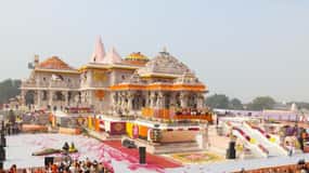 From Lucknow: Ayodhya Private Tour with Lunch and Boat Ride