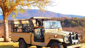 Safari di 2 giorni da Zanzibar a Mikumi: Trasferimento di lusso e jeep aperta