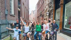 Amsterdam: Off the Beaten Path Bike Tour in French