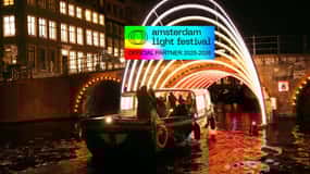Amsterdam Light Festival Kreuzfahrt mit optionalen Heißgetränken