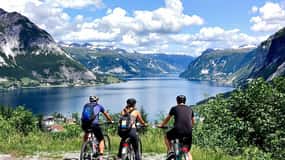 Tour privado Hardangerfjord en bicicleta y crucero por Vøringsfossen