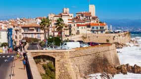 Antibes: Express Walk with a Local in 60 minutes