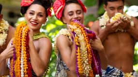 Oʻahu: Nā Lei Aloha Lūʻau & Dinner or Cocktail Show Option