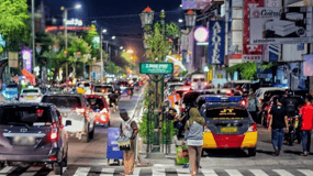 Yogyakarta: Night Walking & Street Food Tour