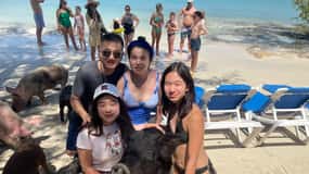 Nassau: Island Hopping Boat Tour with Snacks and Drinks