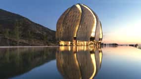 Santiago: Private City Tour with Neruda Museum