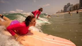 Tel Aviv: Surf Board or Boogie Board Rental at Beach Club