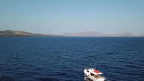 Santorini: Boat tour to Volcano, Hot Springs & Thirasia