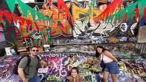 Medellín: Comuna 13 with Spray Painting and Typical Snacks