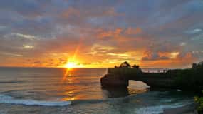 Ubud: Kanto Lampo Waterfall, Art Market, Cretya & Tanah Lot