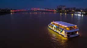 Ahmedabad: Akshar Riverfront Cruise with Meal & Music