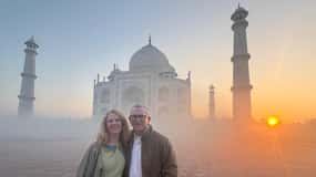 Desde Delhi: Tour privado del Taj Mahal y la ciudad de Agra en coche Suv