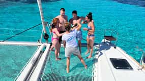 Paros: Catamaran Cruise with Swimming, Meal and Drinks