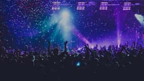 Amsterdam: Nightlife Ticket with Champagne and Cruise