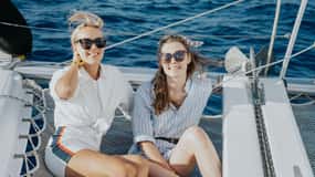 Milos: Full-Day Premium Catamaran Cruise Kleftiko & Polyegos