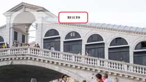 Venice: Rialto Bridge & Offbeat Unusual Venice Walking Tour