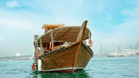 الدوحة: رحلة بحرية مع عشاء على متن قارب الداو التقليدي عند غروب الشمس/الأغاني الرومانسية