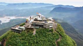 Nuwara Eliya na Summit Bliss: Adams Peak Overnight Hike