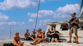 Alicante: Afternoon Cruise with Appetizer and Live Music