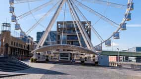 Colónia: roda gigante em frente ao Museu do Chocolate