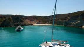 Milos: Half-Day Morning Catamaran Cruise to Kleftiko