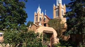Albuquerque's Timeless Wonders: From Plazas to Museums