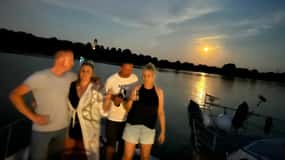 Passeio de barco ao pôr do sol de 2 horas com skipper.