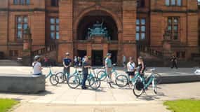 Glasgow : La ville, les espaces verts et les ponts de la Clyde à vélo