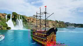 Antalya: Ganztägige Lara-Piratenbootstour mit Mittagessen und Transfer