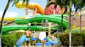 Oahu: Wet 'n' Wild Waterpark Ticket with Waikiki Transfer