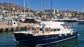 Benalmádena: Katamarankryssning med drinkar och badstopp